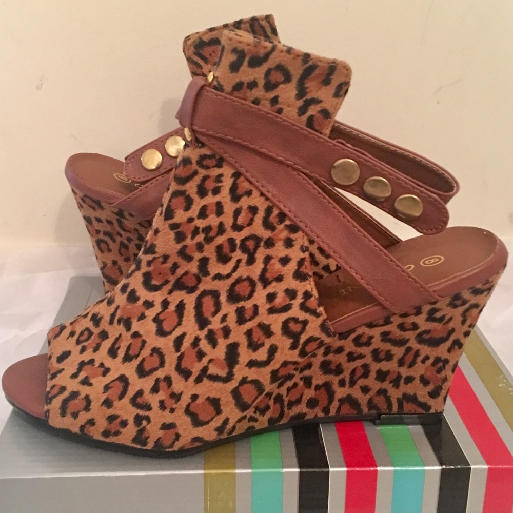 New In Box Leopard Bootie with side snaps